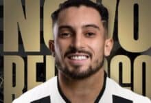 Botafogo frusta o Grêmio e anuncia oficialmente o lateral Alex Telles