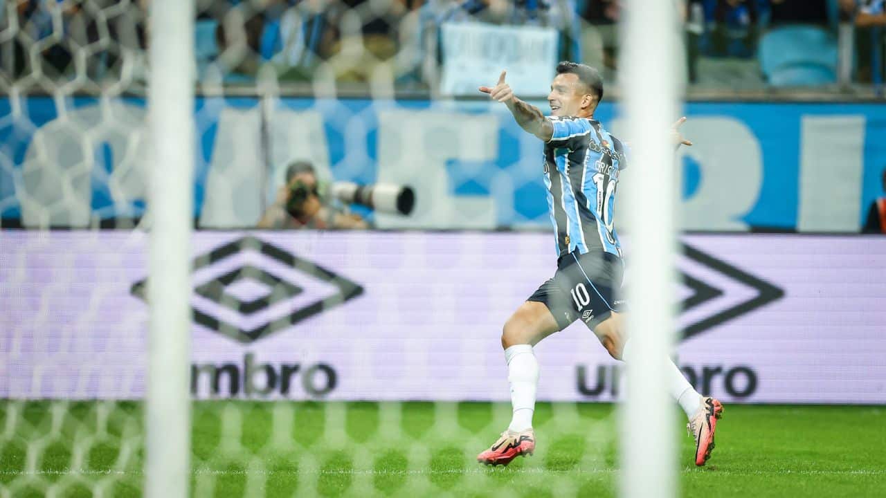Cristaldo atinge marca histórica no Grêmio e negocia renovação contratual