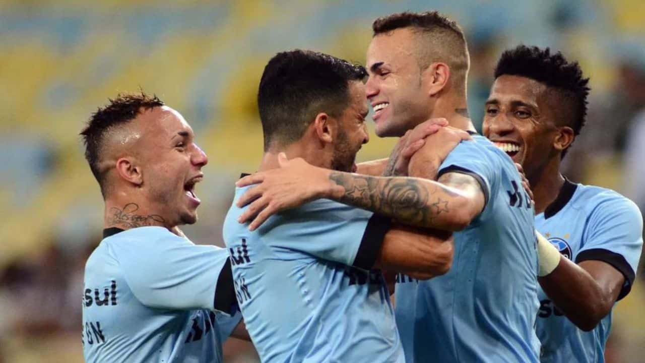 Ex-lateral do Grêmio se pronuncia na web: 