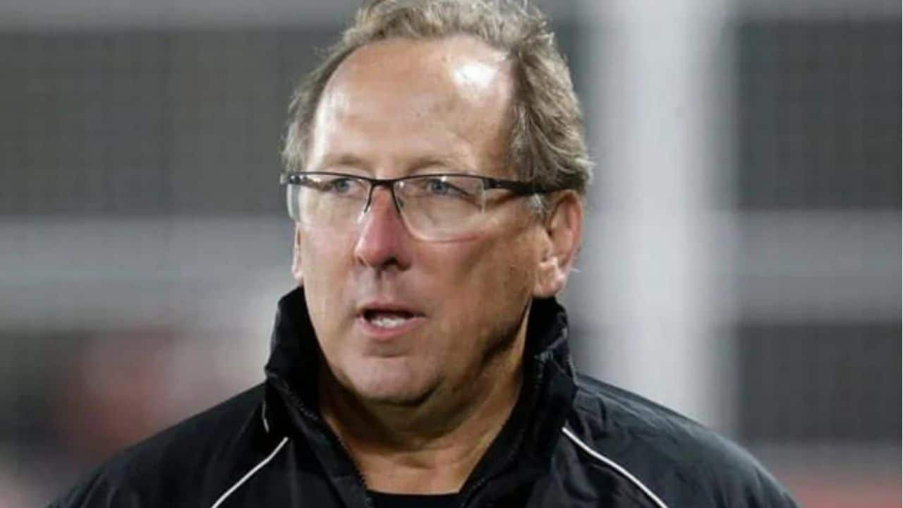 Grêmio enfrenta desfalques e acusação de John Textor antes de próximo jogo.