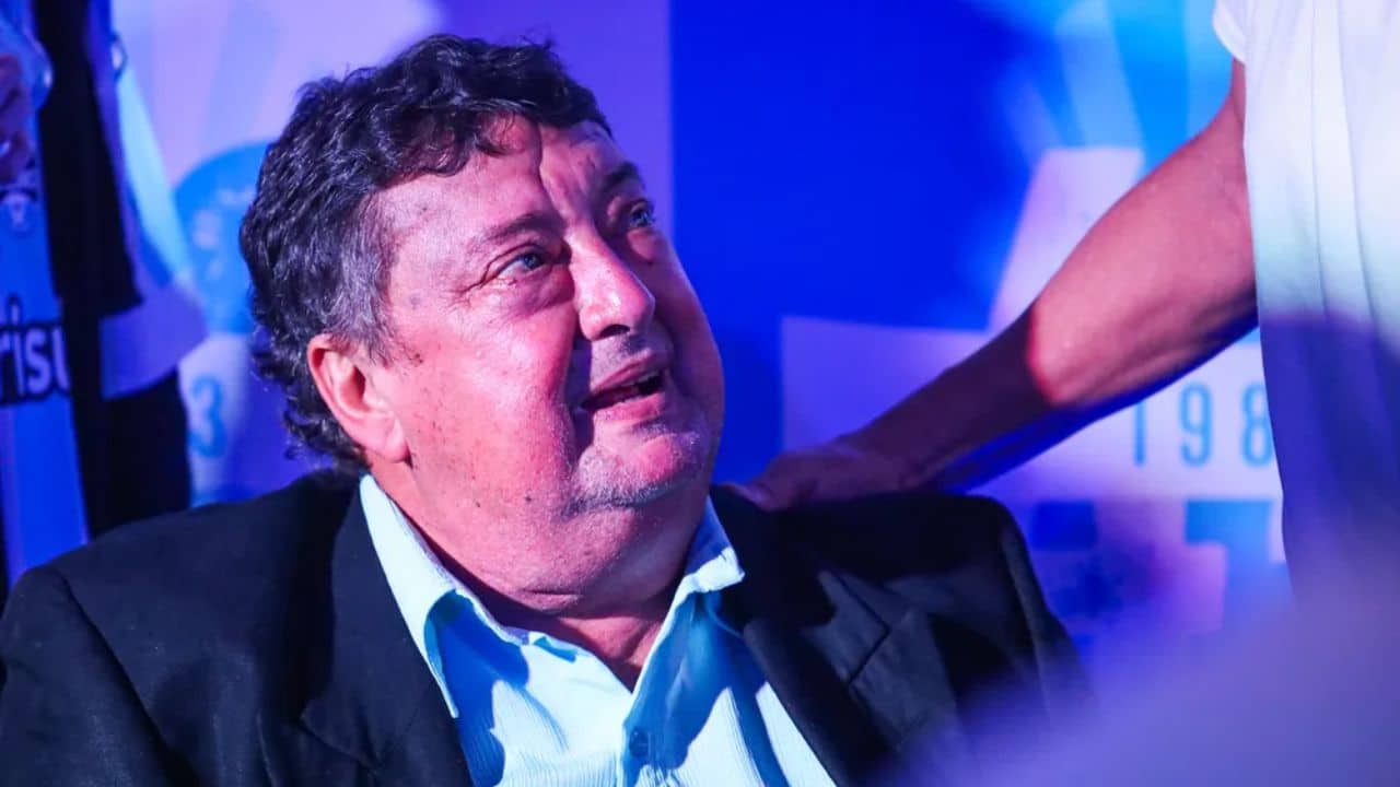 Jogador histórico do Grêmio comete erro em publicação sobre falecimento de César