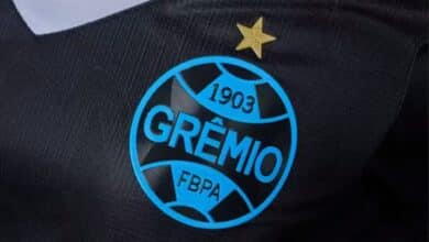 Lançada nesta manhã, terceira camisa do Grêmio já esta à venda