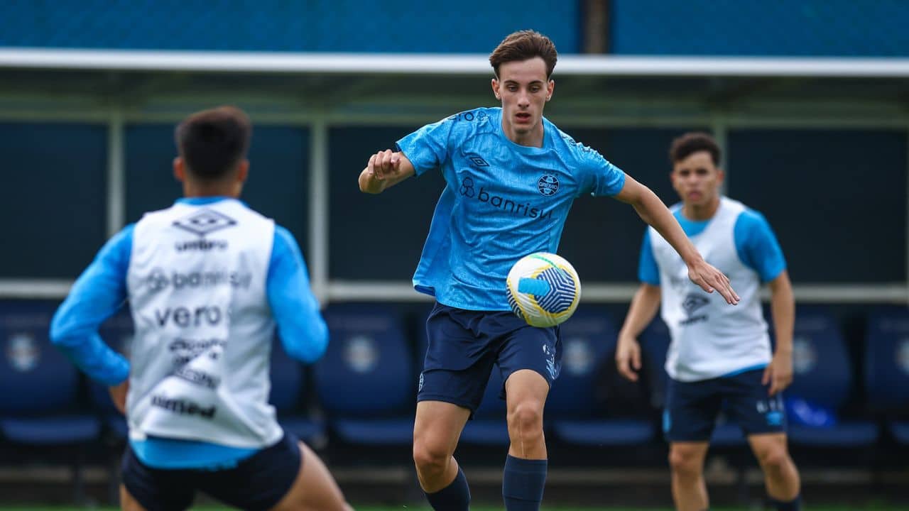Zortea foi chamado por Mano Menezes no Grêmio