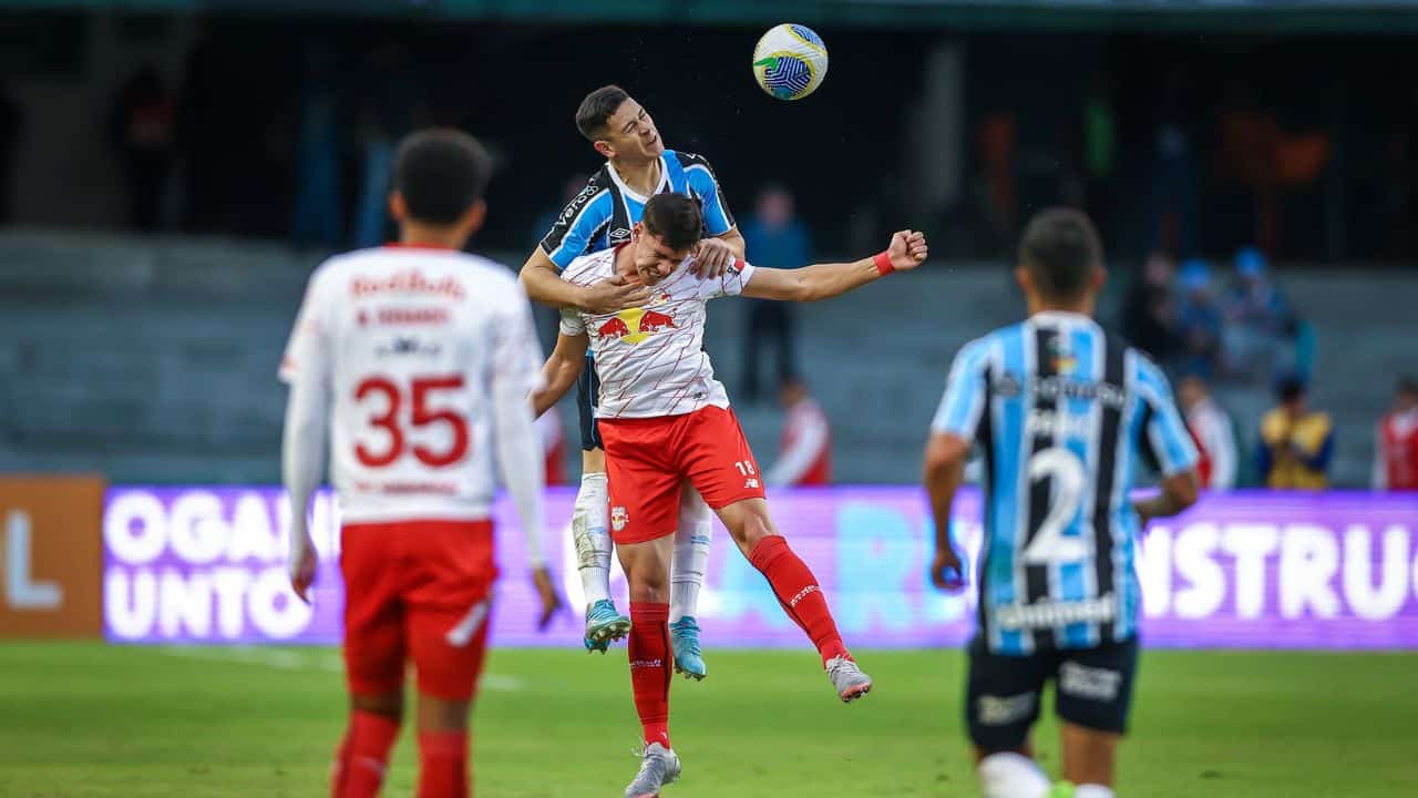 Treinamento de Seabra visa explorar fraqueza do Grêmio na partida.