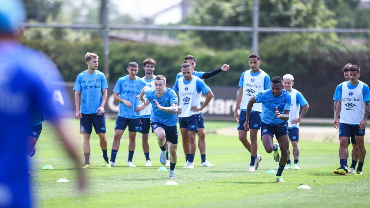 Veja como foi o treinamento do Grêmio hoje e as novas dúvidas de Renato