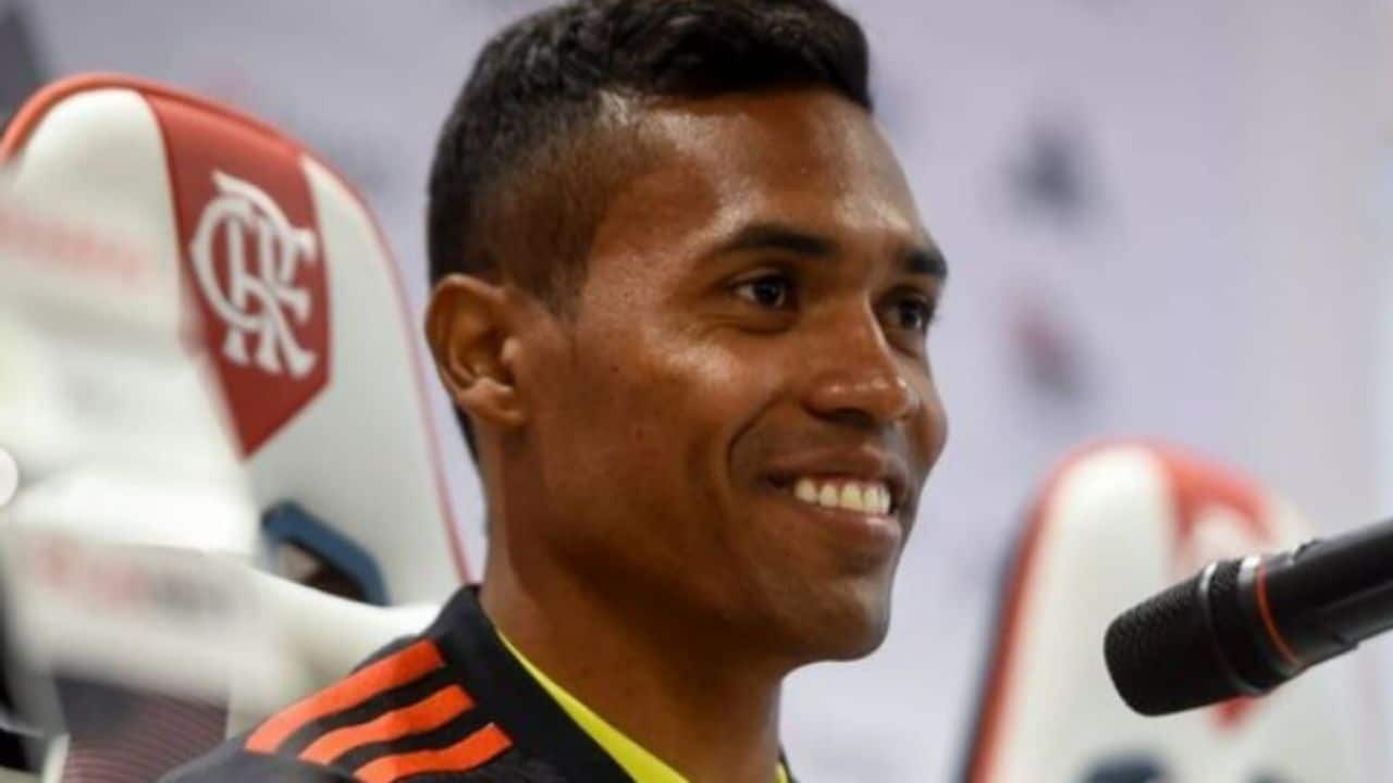 Alex Sandro explica escolha pelo Flamengo após saída do Grêmio