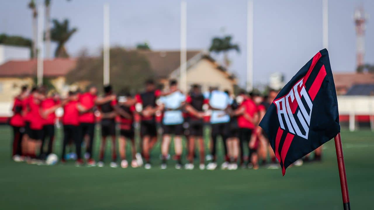 Atlético-GO usa Lei do Ex contra o Grêmio em confronto decisivo.