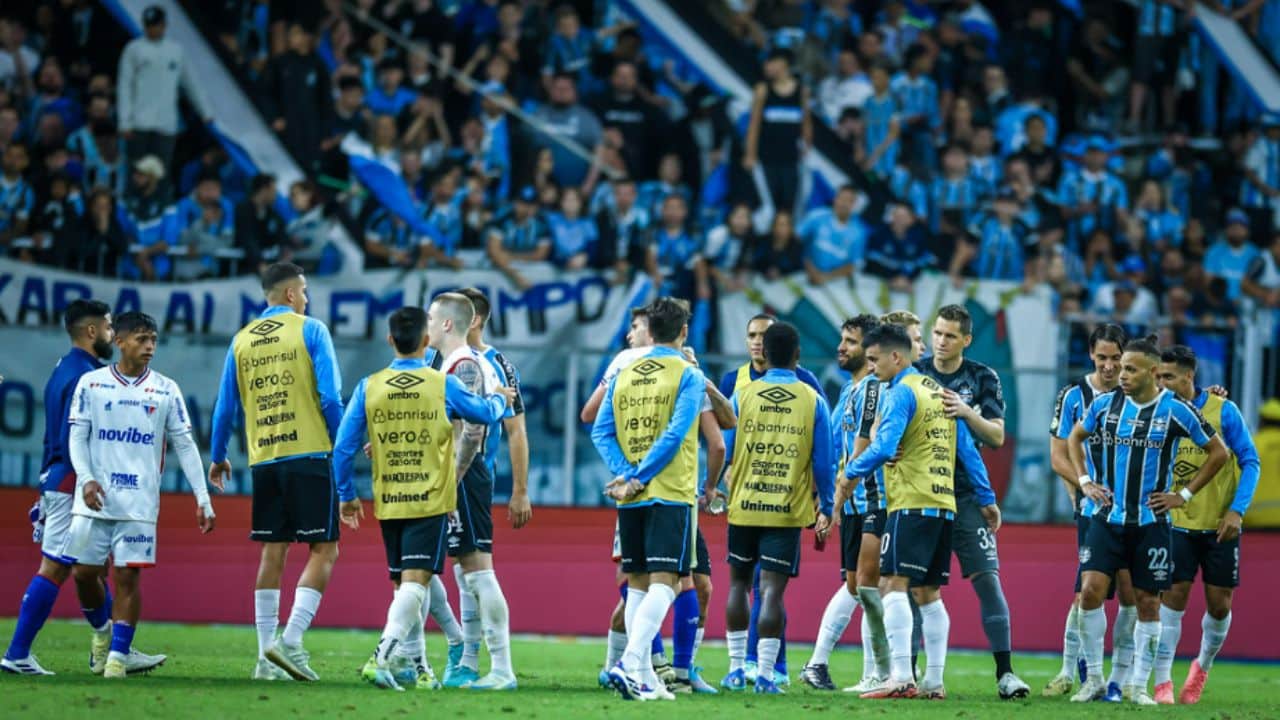 Comentarista crava e torcida fica de olho "Grêmio não cai"