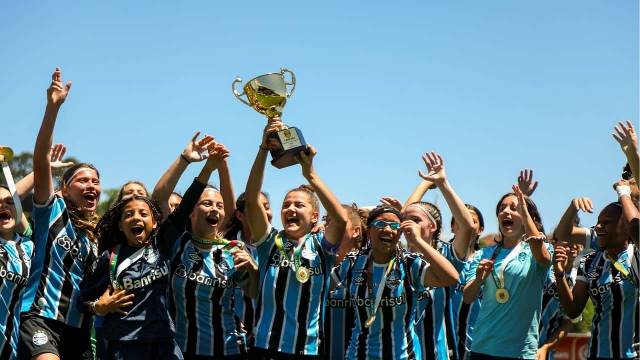 Grêmio vence o Inter e conquista título campeão Gaúcho