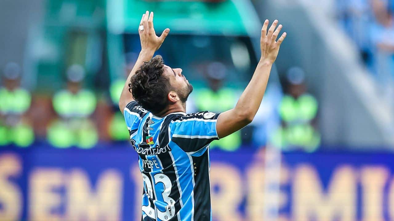 Meio campo do Grêmio pode sofrer alteração e disputa está aberta