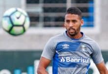 Michel anuncia aposentadoria; ex-volante marcou época no Grêmio campeão da Libertadores - Michel Grêmio Michel anuncia aposentadoria aos 36 anos. Ex-volante conquistou a Libertadores de 2017 e outros três títulos pelo Grêmio durante sua passagem pelo clube.