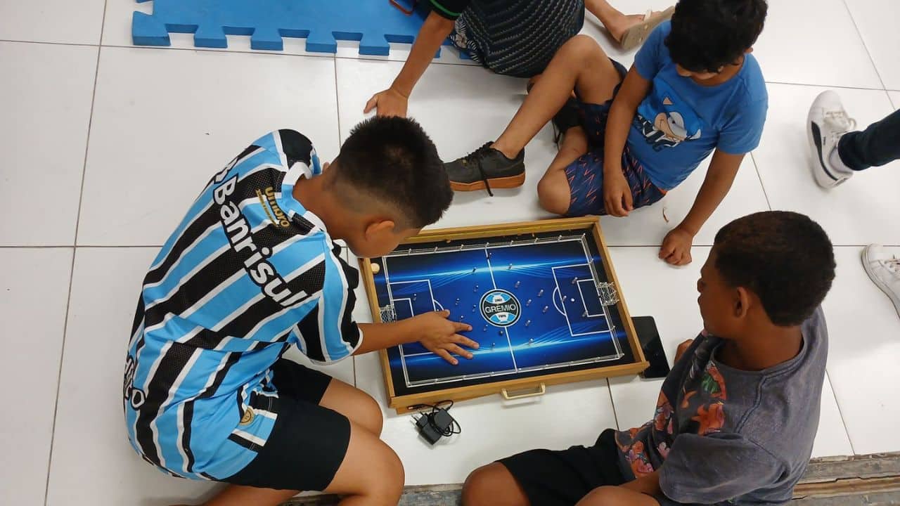 Grêmio promove parceria com IGT para inserir crianças no universo dos games