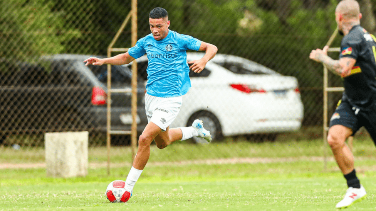 Alysson se destaca em vitória do Grêmio em amistoso preparatório para Copa São Paulo.