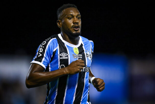 Edenilson pelo Grêmio