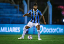 Volante Pepê pelo Grêmio