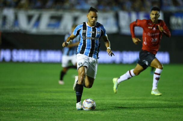 Grêmio estreia no Campeonato Gaúcho com empate