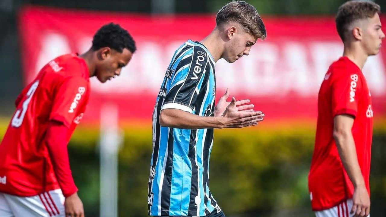 Grêmio chama novo zagueiro para treinar no time de Quinteros