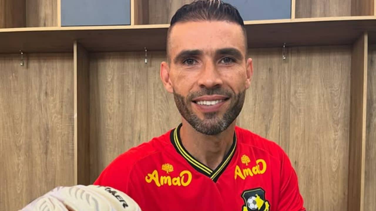 Goleiro ex-Grêmio é apresentado São Bernardo