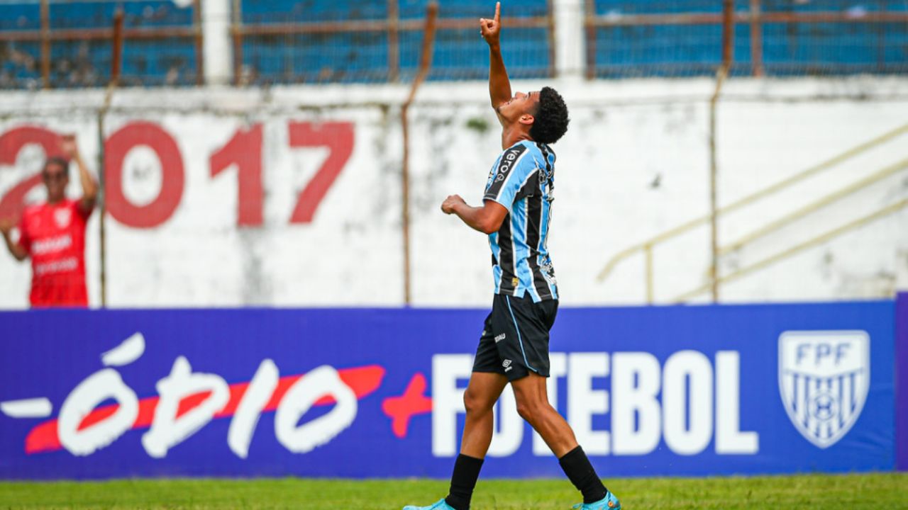 Jogador da base do Grêmio está de saída