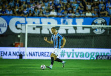 Rodrigo Ely na estreia do Grêmio no Gauchão