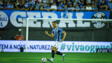 Rodrigo Ely na estreia do Grêmio no Gauchão