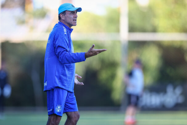 Técnico Gustavo Quinteros do Grêmio