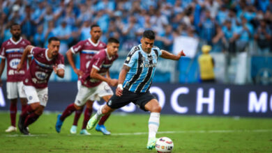 Luis Suárez em campo pelo Grêmio