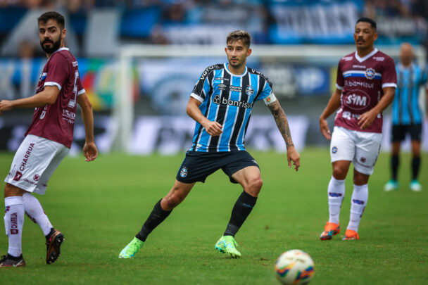 Volante Villasanti na partida do Grêmio contra o Caxias