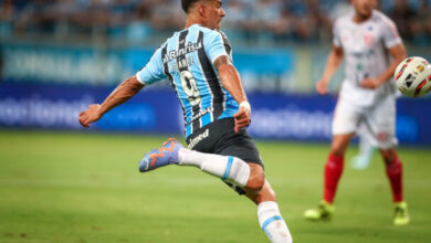 Luis Suárez na partida do Grêmio contra o São Luiz