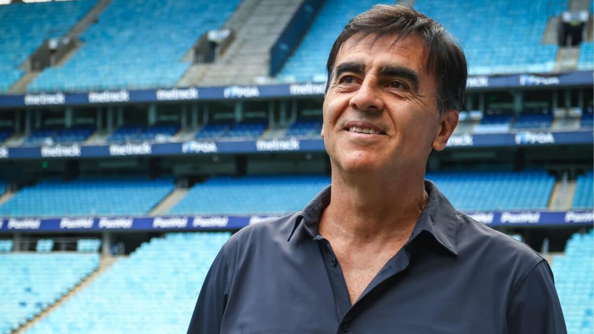 Técnico do Grêmio Gustavo Quinteros