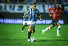 Atacante Martin Braithwaite em ação pelo Grêmio no Gauchão