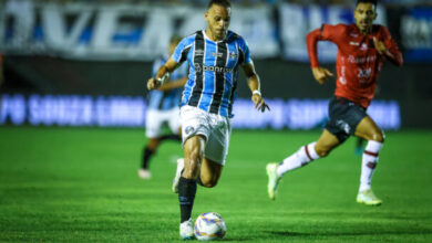 Atacante Martin Braithwaite em ação pelo Grêmio no Gauchão