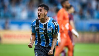 Pavón pelo Grêmio contra o Caxias