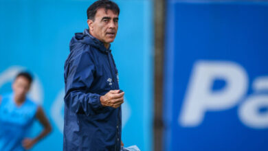 Técnico do Grêmio Gustavo Quinteros