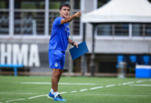 Treinador do Grêmio Gustavo Quinteros