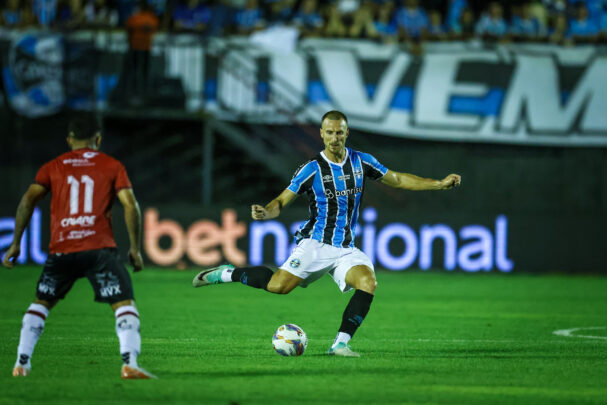 Últimas do Grêmio: Edenílson em alta com Quinteros, 'caso Bitello' e Rodrigo Ely vira dúvida