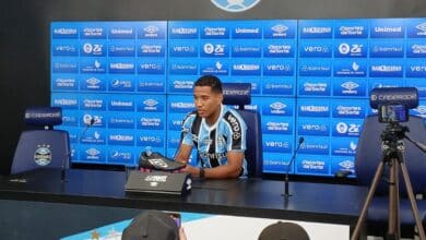 Lateral-direito João Lucas na sua apresentação - Grêmio