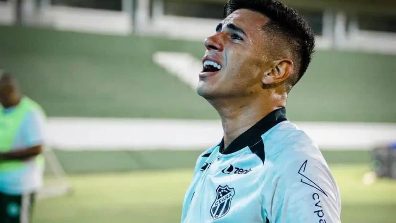 Zagueiro de 22 anos foi oferecido ao Grêmio