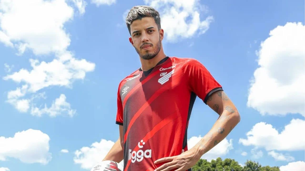 Zagueiro oferecido ao Grêmio para em maior rival