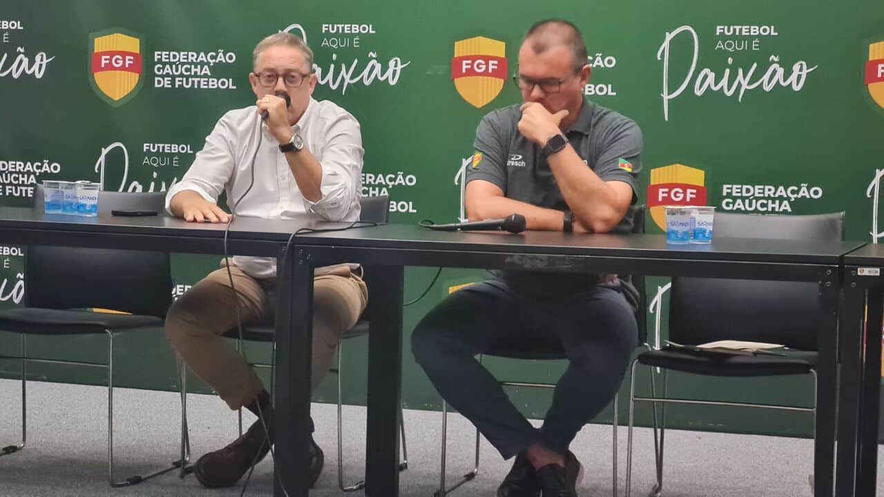 Luciano Hocsman e Leandro Vuaden, presidente e chefe de arbitragem da FGF, respectivamente