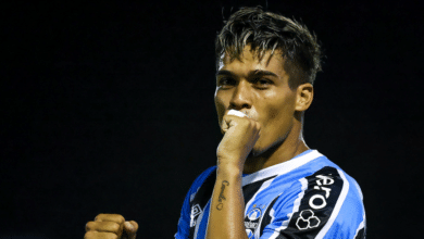 Atacante Arezo, do Grêmio, em 2025