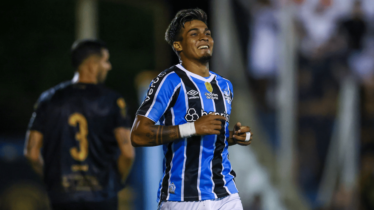 Atacante Arezo, do Grêmio, 2025