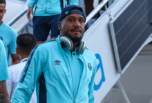 Volante Edenilson do Grêmio em viagem