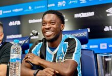 Francis Amuzu em sua apresentação no Grêmio