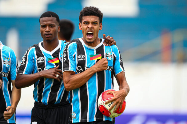 Volante Hiago deixa o Grêmio