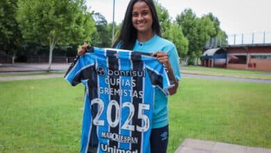 Zagueira Emille assina contrato profissional com o Grêmio