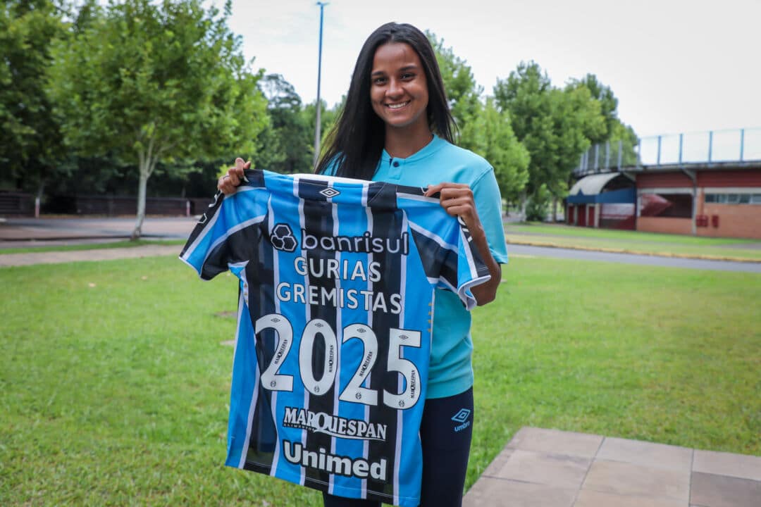 Zagueira Emille assina contrato profissional com o Grêmio