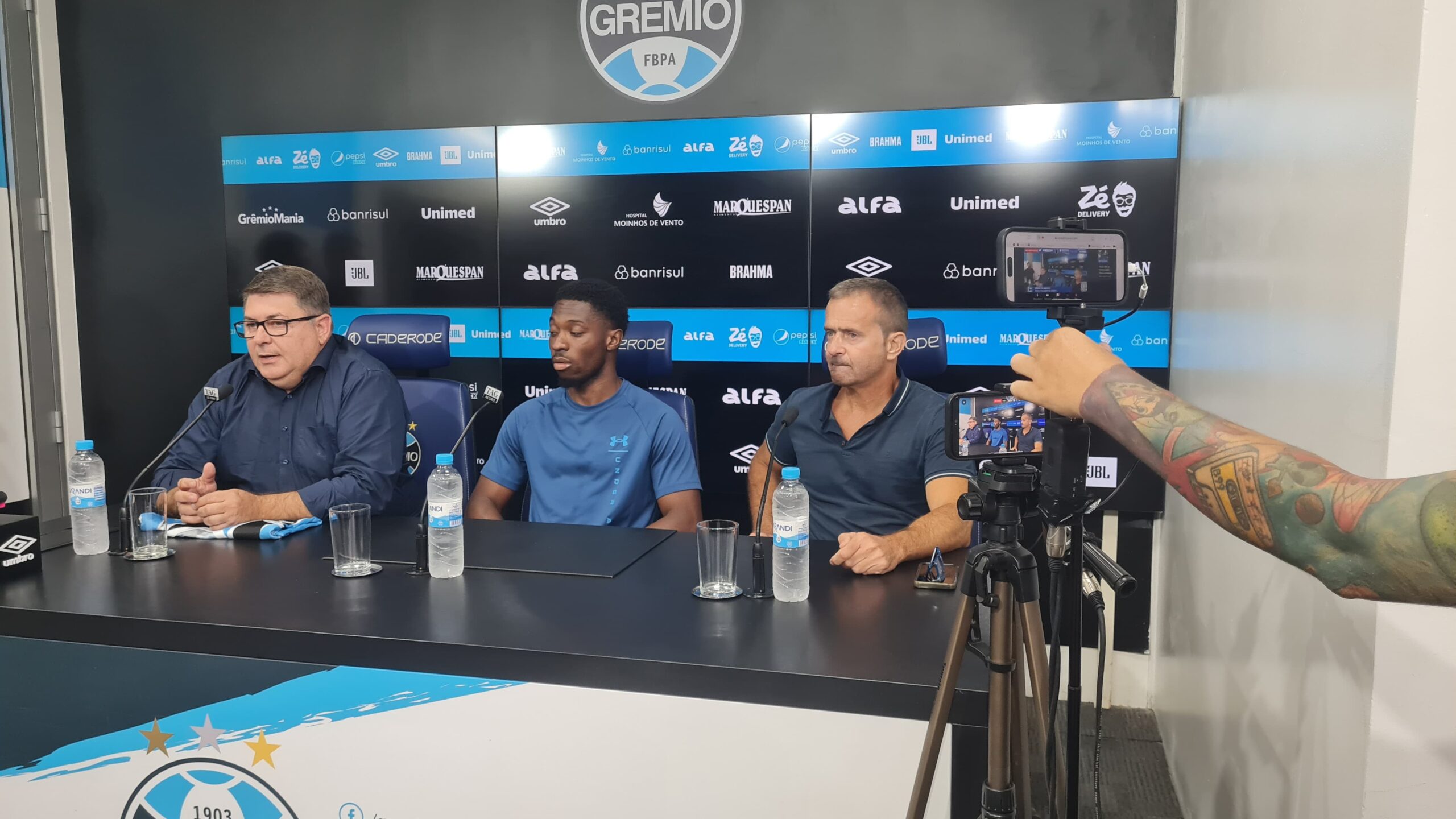 Francis Amuzu em sua apresentação no Grêmio