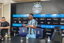 Francis Amuzu em sua apresentação no Grêmio