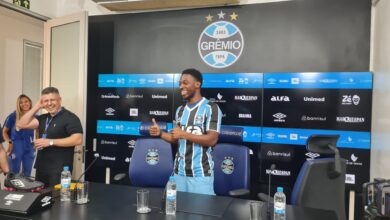 Francis Amuzu em sua apresentação no Grêmio